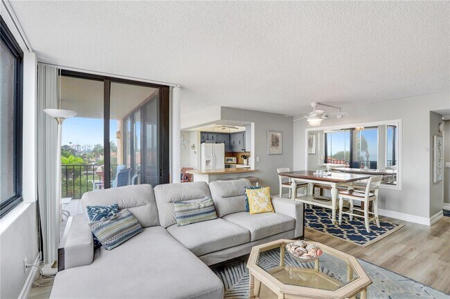 Building Photo - 6104 Palma Del Mar Blvd S