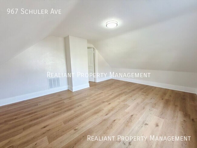 Building Photo - 967 Shuler Ave