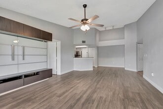 Building Photo - 600 Crestwood Ct N