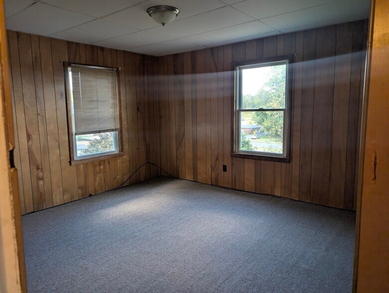 2nd bedroom - 302 Jerome Ave