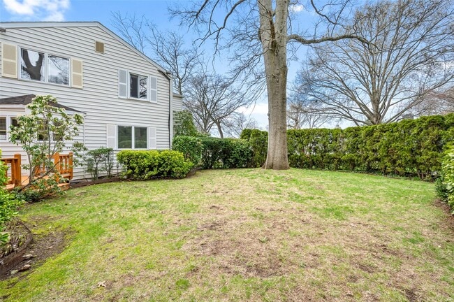 Building Photo - 7 Robbins Ln