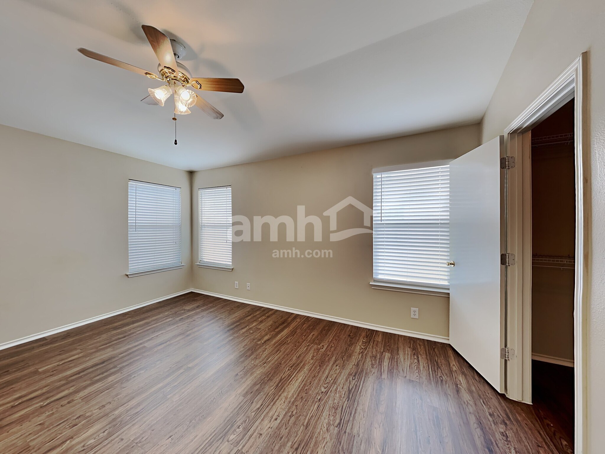 Building Photo - 1419 Diamond Blf