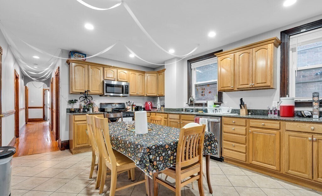 Building Photo - 180 Saint Alphonsus St