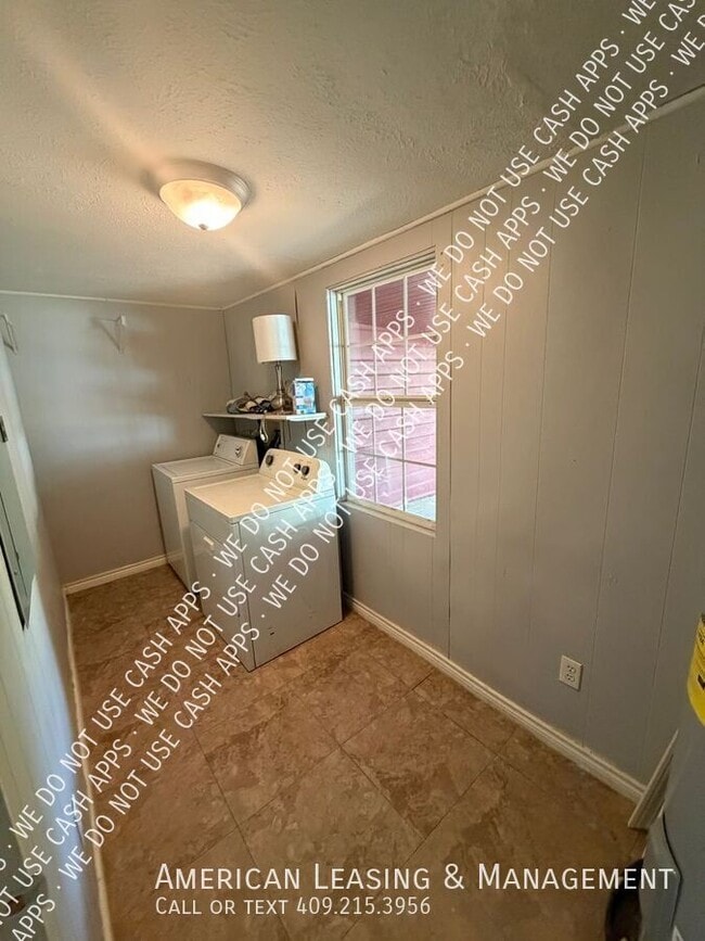 Building Photo - 10271 TX-103