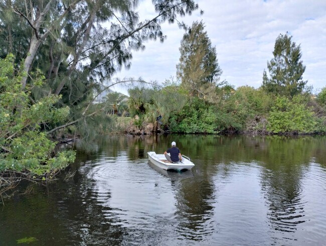 Building Photo - 200 S Banana River Dr