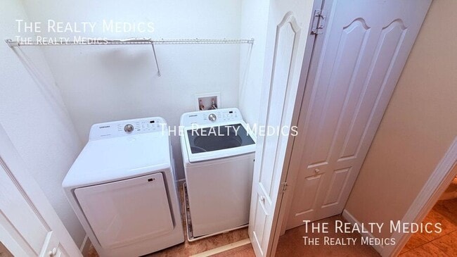 Building Photo - 2832 Adelaide Ct