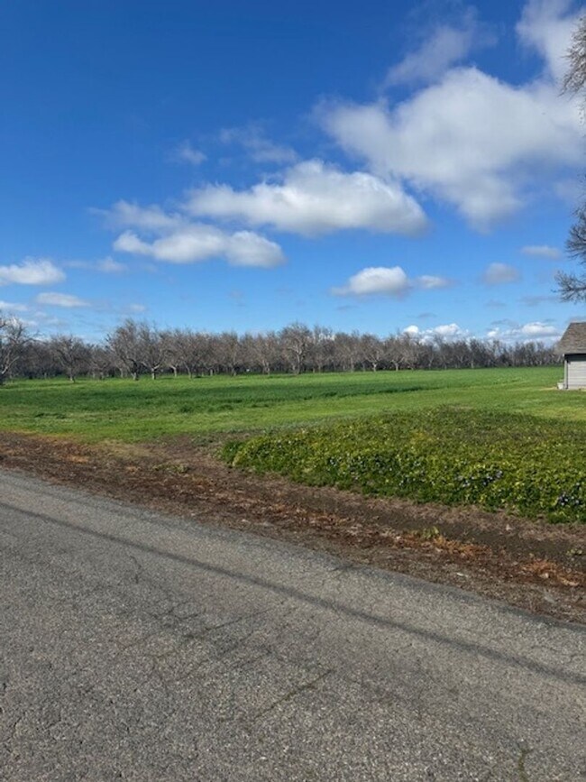 Building Photo - Country Style Living in this Charming Home in Anderson
