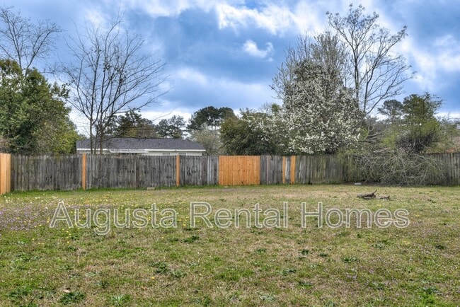 Building Photo - 3330 Young Forest Dr
