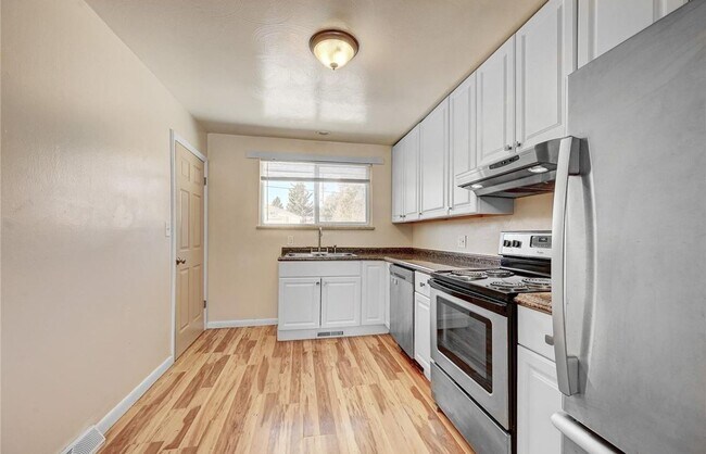 Building Photo - 87 Newland Ct