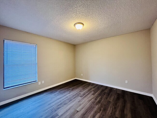 Building Photo - 1072 Gould Pl