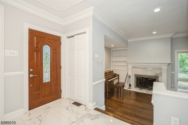 Building Photo - 242 Lake Rd