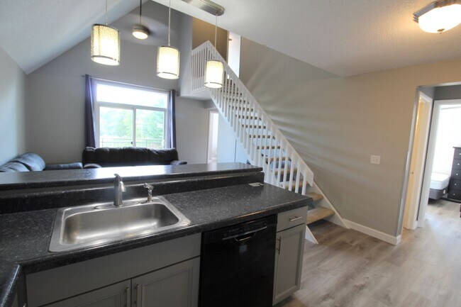 Building Photo - 1348 Hunters Rd