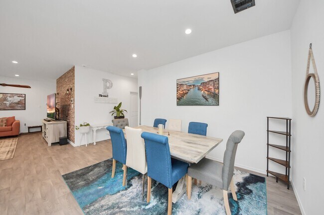 Building Photo - 403 Blanco Ln