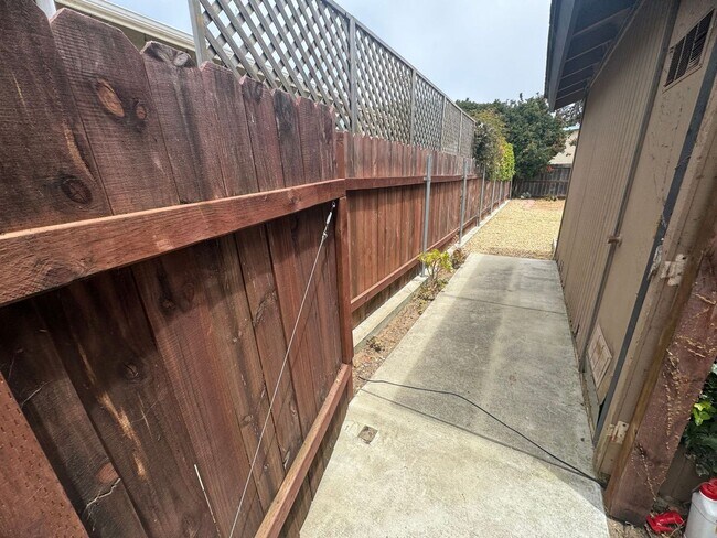 Building Photo - 1283-1285 S 16th St