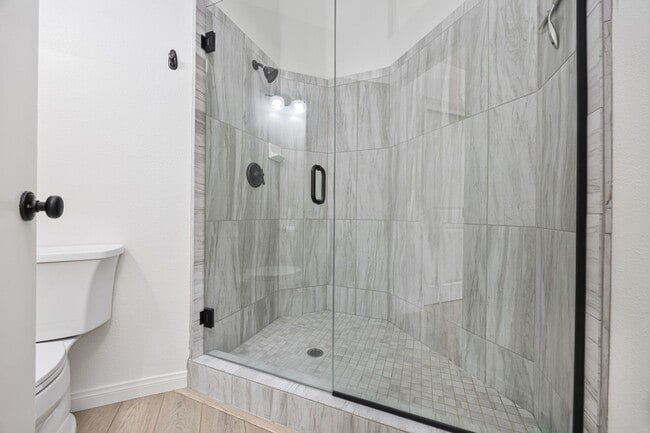 Building Photo - Beautiful Home in the Vineyards!