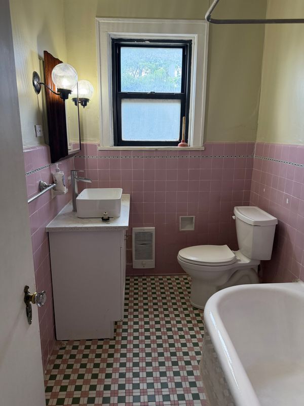 Building Photo - 738 Brookline Blvd