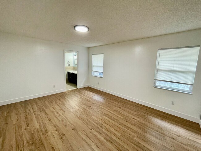 Building Photo - Spacious 4-Bed / 2-Bath Ranch in Rio Pinar...