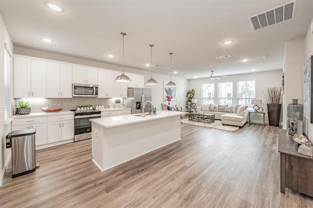 Building Photo - 9713 Thorncrown Ln
