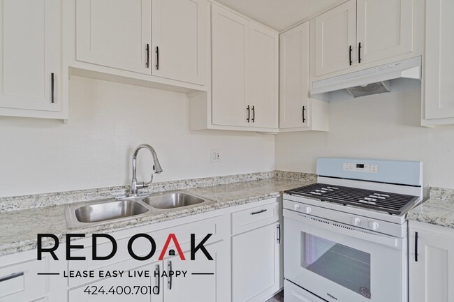 Building Photo - 9210 Somerset Blvd