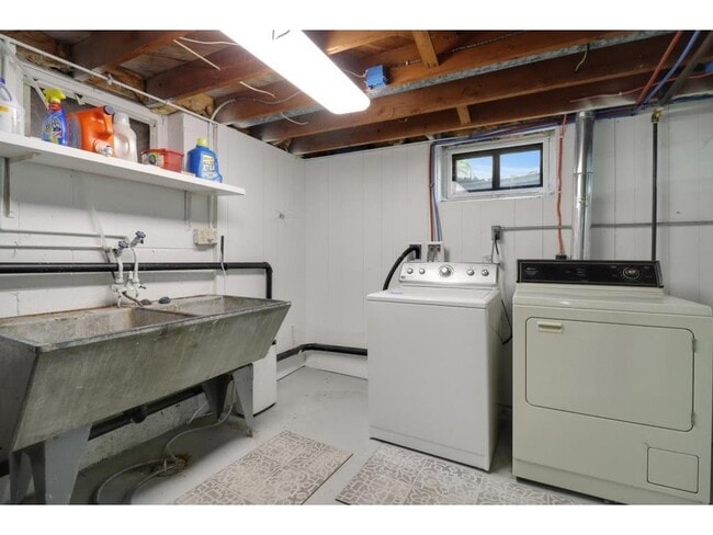 Building Photo - 401 2nd Ave NE