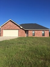 Building Photo - 167 Small Oaks Rd