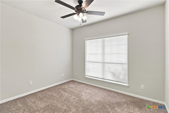 Building Photo - 2827 Fox River Dr