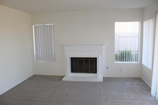 Building Photo - 4Bed/3Bath with 1 bed and bath downstairs & bonus room~ Avenida Andante