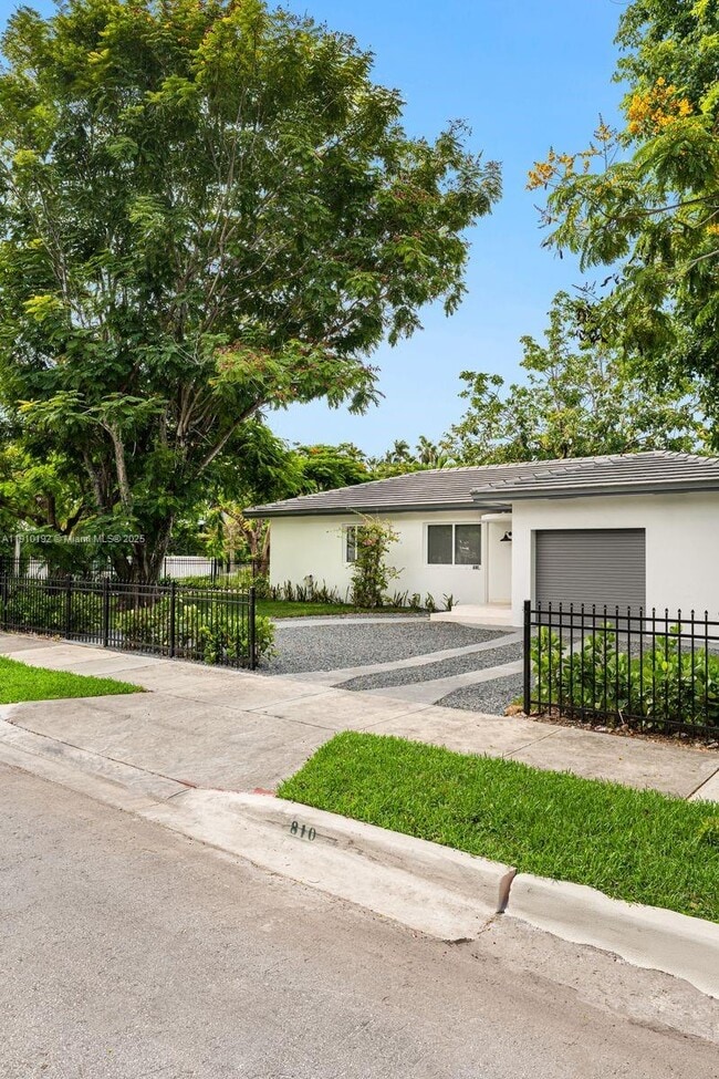 Building Photo - 810 NW 7th St