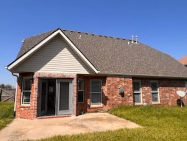 Building Photo - Spacious 4 Bedroom Home in Centerton