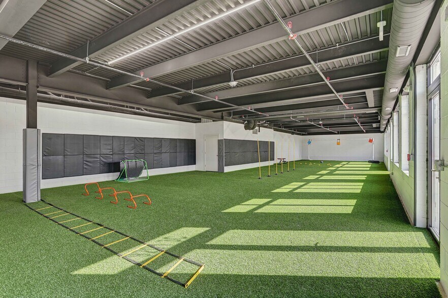 Building Photo - 9201 N Milwaukee Ave