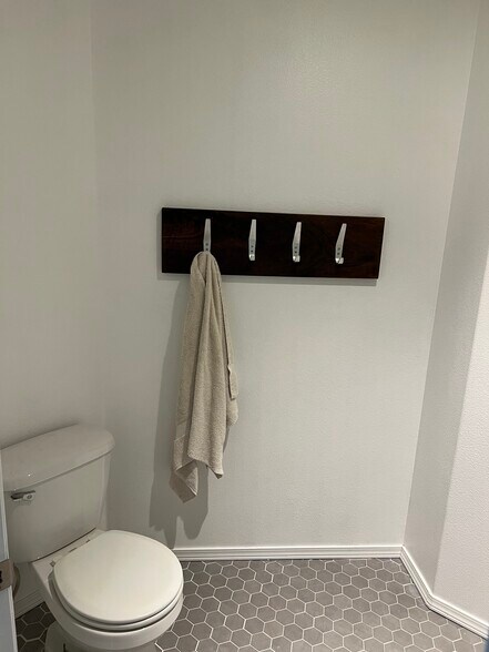 Master bath - 2185 N P St