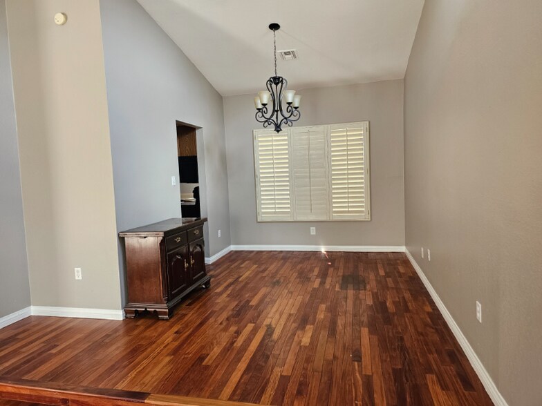 Building Photo - 8620 W Wigwam Ave