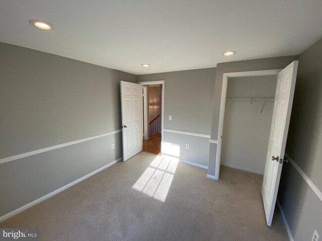 Building Photo - 9400 Candleberry Ct