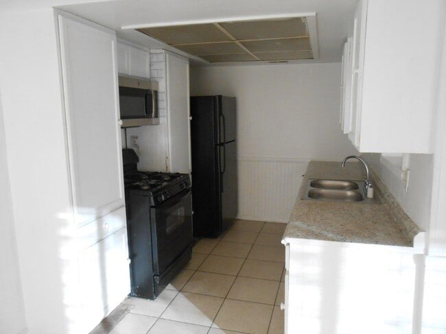 Building Photo - 2nd Floor 3 bedroom Condo Near 95/Torrey Pines