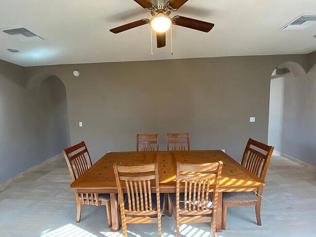 Building Photo - 3528 N Val Vista Rd