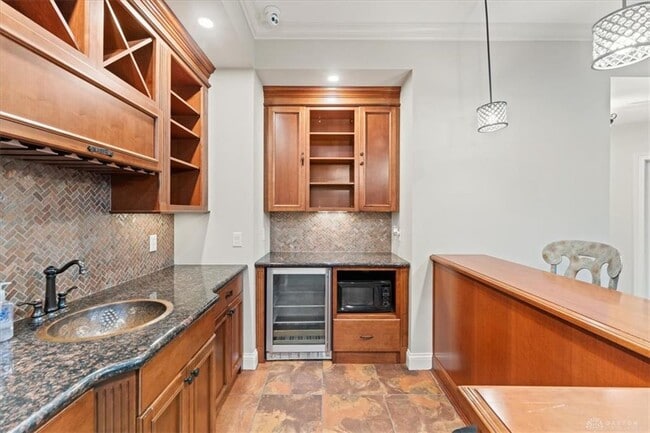 Building Photo - 9020 Whisperinghill Dr
