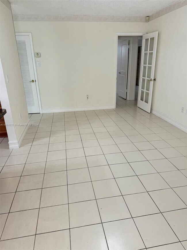 Building Photo - 9110 SW 9th Terrace