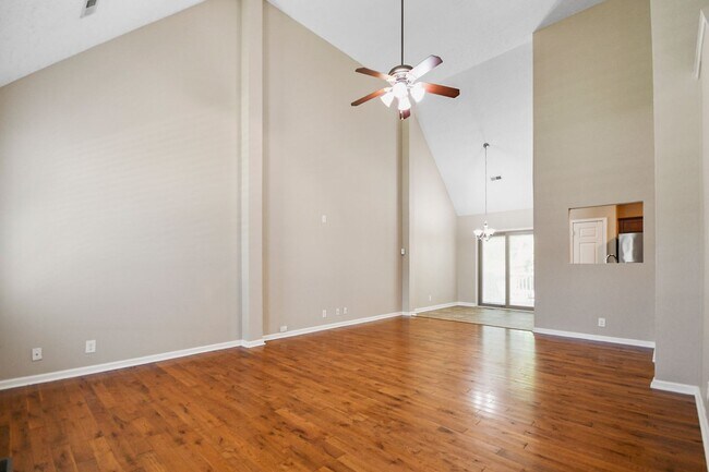 Building Photo - Pet Friendly Three Bedroom with Bonus!