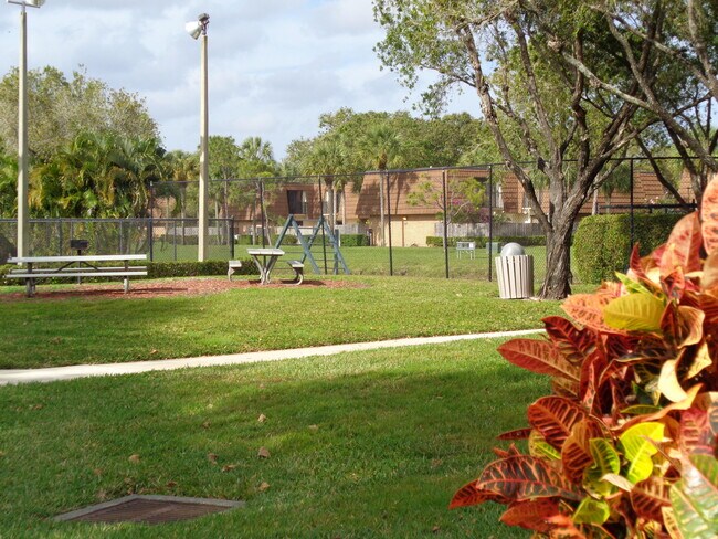 Building Photo - 505 5th Way