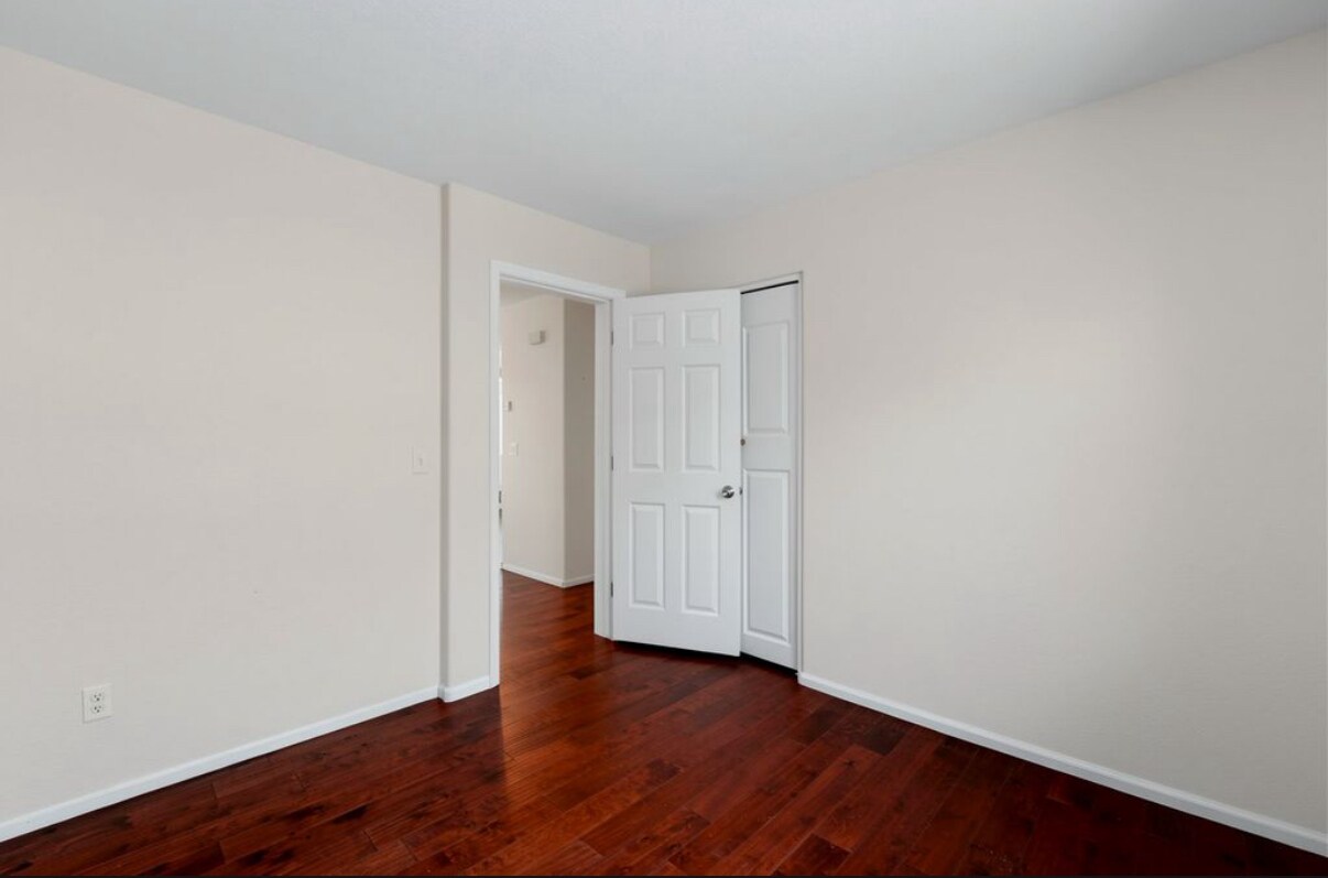 Building Photo - 42551 W Hillman Dr
