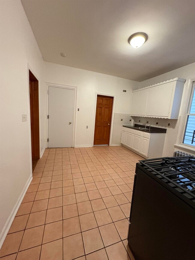 Building Photo - 139 Clifton Ave