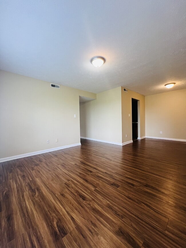 Building Photo - 3854-D Northeast Dr. Clarksville, TN 37040
