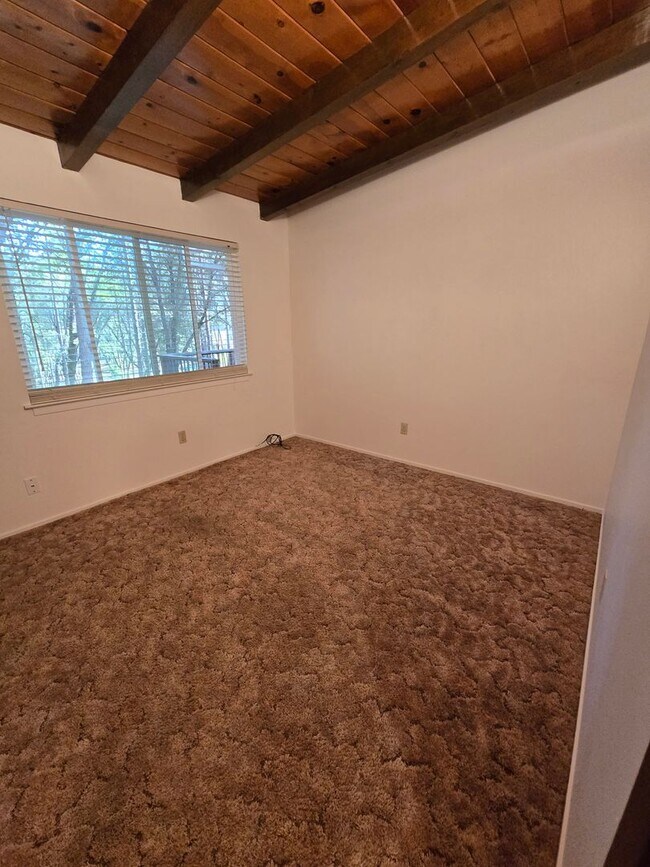 Building Photo - Spacious 4-Bedroom Home on Desirable Hillcrest Blvd in Colfax