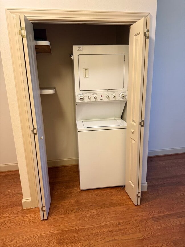 Building Photo - 705 Maple St