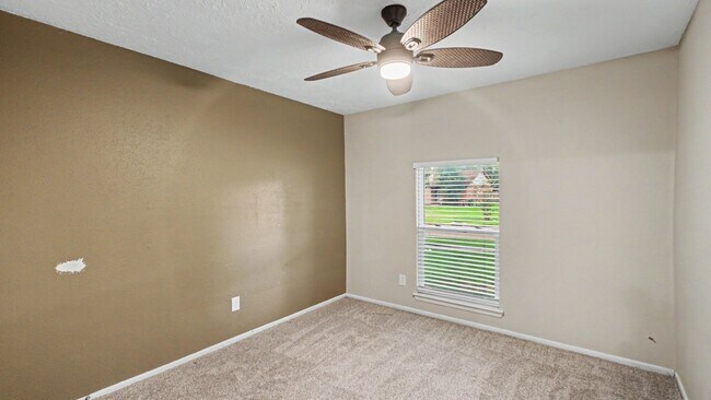 Building Photo - 215 Redbud Cir
