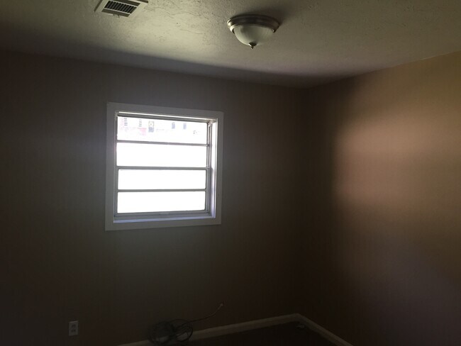 Building Photo - **UPCOMING**East Columbus 3 Bedroom / 1 Bathroom Home for Rent***