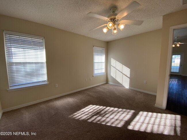 Building Photo - 2615 Creek Ridge Dr