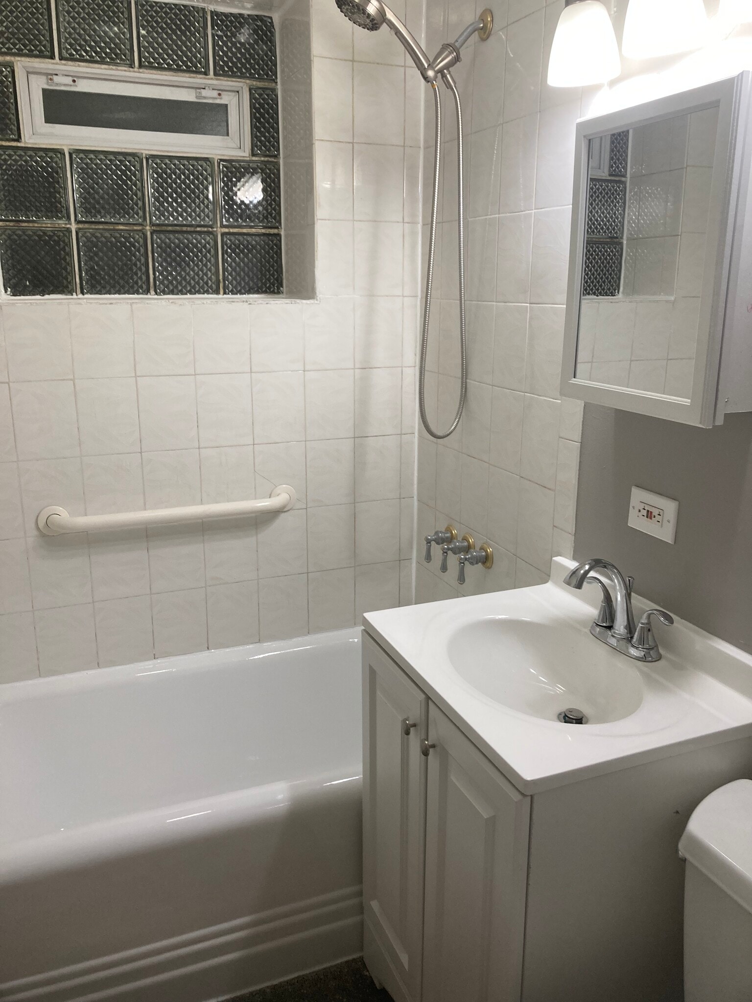 bathroom - 2319 W 25th St