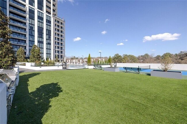 Building Photo - 2425 Peachtree Rd NE