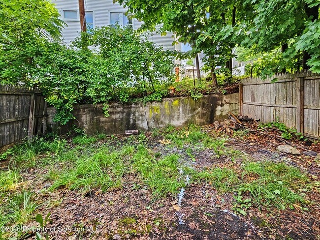 Building Photo - 907 Green Ridge St